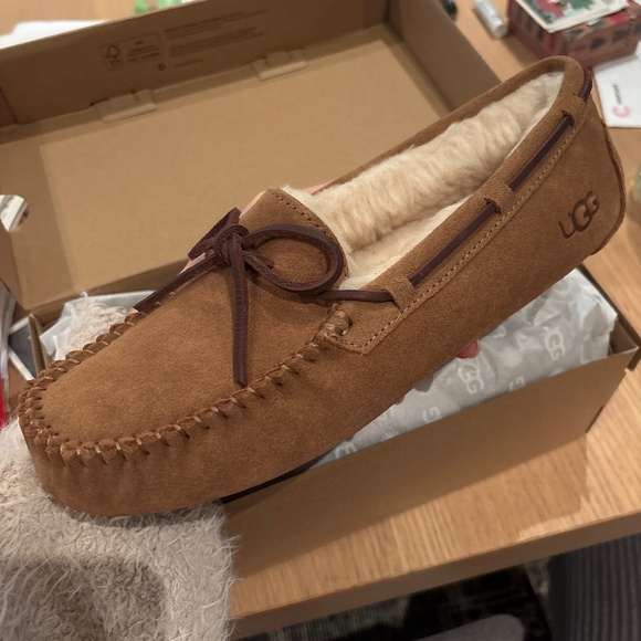 UGG DAKOTA SLIPPERS - Picture 1 of 4